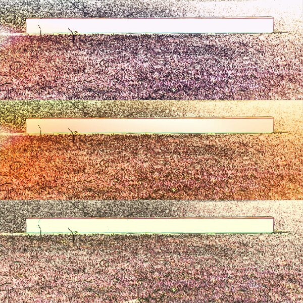 HORIZONTAL (nach Kunstwerk von Francois Morellet - einzelner Balken im Gras liegend)